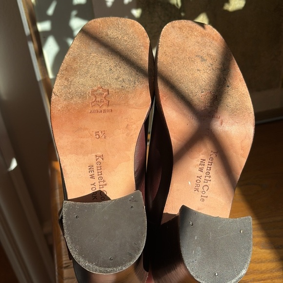 🦥 Kenneth Cole NY 07538 burgundy, leather Mary Janes Block heel flower cut out: - Picture 5 of 9